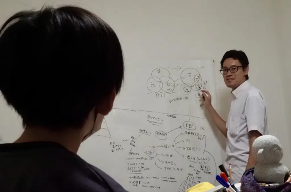 代表に質問をする中学生